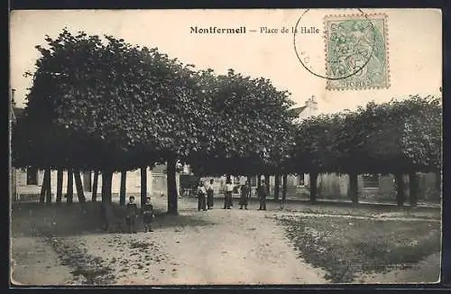 AK Montfermeil, Place de la Halle et arbres ombragés