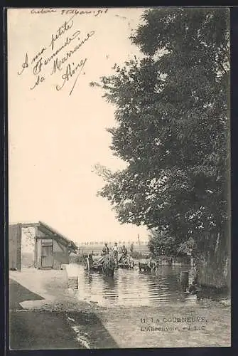 AK La Courneuve, L`Abreuvoir avec des charrettes et des chevaux