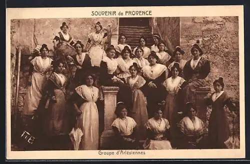 AK Arles, Groupe d`Arlésiennes