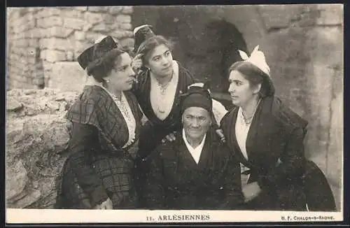 AK Arles, Arlésiennes