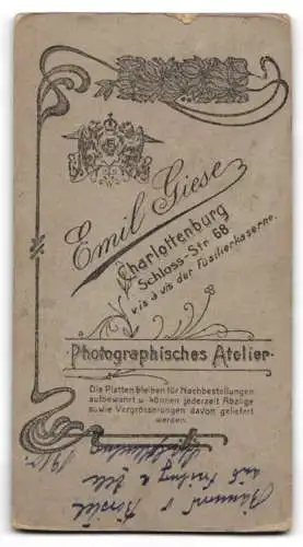 Fotografie Emil Giese, Charlottenburg, Schlossstrasse 68, Soldat in Garde Uniform, 1910