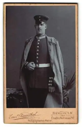 Fotografie Emil Rosenthal, Berlin, Friedrichstrasse 242, Soldat in Garde Uniform