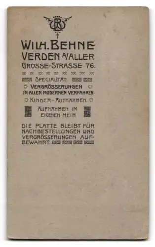 Fotografie Wilh. Behne, Verden a/Aller, Grosse-Str. 76, Soldat in Uniform Rgt. 26 mit Bajonett und Portepee