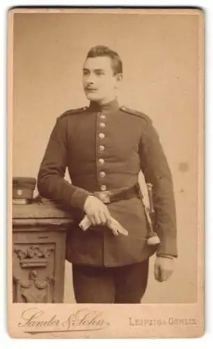 Fotografie Sander & Sohn, Leipzig, Lührstr. 4, Soldat in Uniform mit Schnurrbart