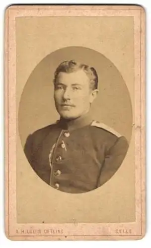 Fotografie A. H. Louis Detling, Celle, Mauernstrasse 35, Soldat in Uniform