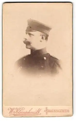 Fotografie W. Kleinschmidt, Braunschweig, Altewiek 29, Soldat in Uniform