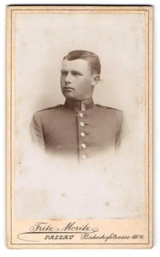 Fotografie Fritz Moritz, Passau, Bahnhofstrasse 66 1 /3, Porträt eines Uffz. in Uniform