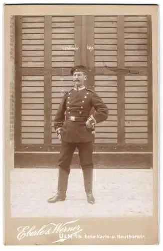 Fotografie Eberle & Werner, Ulm a. D., Uffz. in Garde Uniform der Landwehr mit Zwicker und Krätzchen