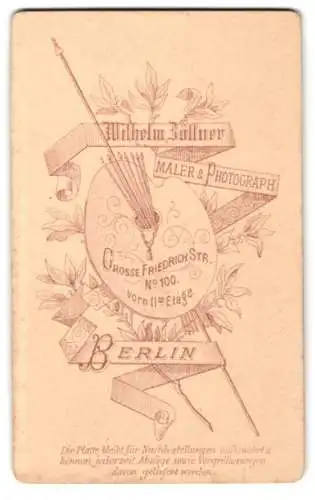 Fotografie Wilhelm Zöllner, Berlin, Grosse Friedrich-Str. 100, Anschrift des Atelier auf einer Malpalette