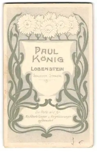 Fotografie Paul König, Lobenstein, Schleizer Str., Anschrift des Ateliers von Blumen umrandet