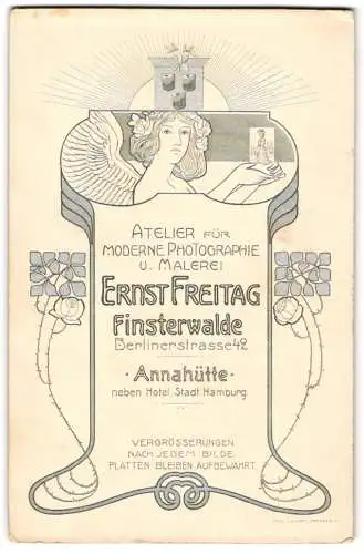 Fotografie Ernst Freitag, Finsterwalde, Berlinerstr. 42, Engel hält Fotografie in der Hand, Jugendstil