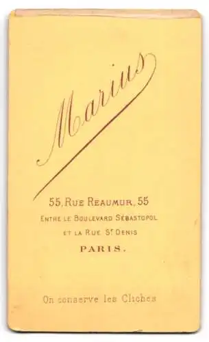 Fotografie Marius, Paris, Rue Réaumur 55, Portrait einer Frau mit Schleife