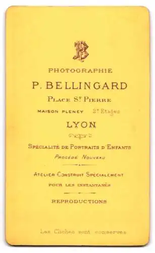 Fotografie P. Bellingard, Lyon, Place St. Pierre, Porträt eines Mannes in Anzug