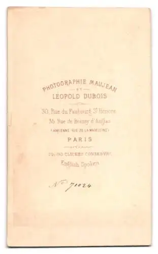 Fotografie Maujean & Léopold-Dubois, Paris, Rue du Faubourg St Honoré 30, Porträt eines Mannes in Anzug