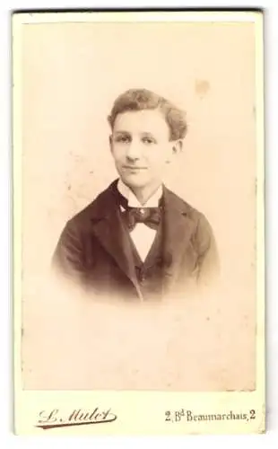 Fotografie L. Mulot, Paris, Boulevard Beaumarchais 2, Porträt eines jungen Mannes