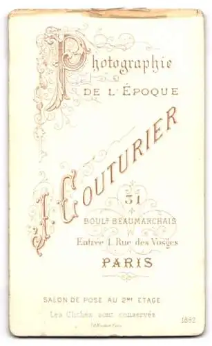 Fotografie J. Couturier, Paris, Boulevard Beaumarchais 51, Portrait eines jungen Mannes