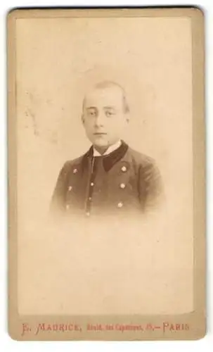 Fotografie E. Maurice, Paris, Bould. des Capucines 35, Jugendlicher in Uniform