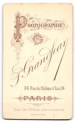 Fotografie P. Grandjean, Paris, Rue du Château d`Eau 24, Porträt einer Dame mit gestärktem Kragen