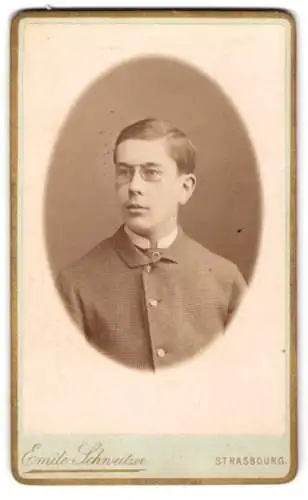 Fotografie Emile Schweitzer, Strasbourg, Porträt eines jungen Mannes mit Brille