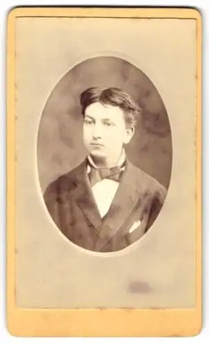 Fotografie F. Clément, Paris, Rue St Antoine 214, Portrait eines jungen Mannes