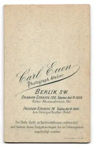 Fotografie Carl Euen, Berlin, Oranienstrasse 128, Porträt eines Mannes im Anzug