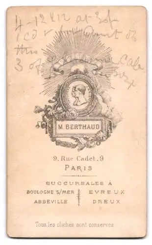 Fotografie M. Berthaud, Paris, Rue Cadet 9, Portrait eines eleganten Herrn mit Bart