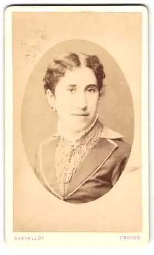 Fotografie Chevallot, Troyes, Rue du Dauphin 6, Portrait einer Dame