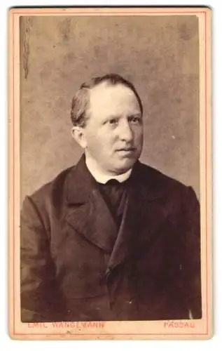 Fotografie Emil Wangemann, Passau, Heilige-Geiststr. 379, Porträt eines Herrn