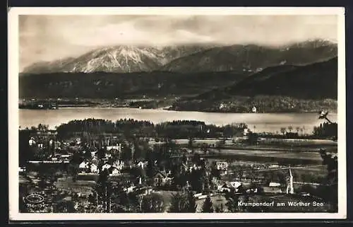 AK Krumpendorf am Wörther See, Teilansicht mit den Bergen