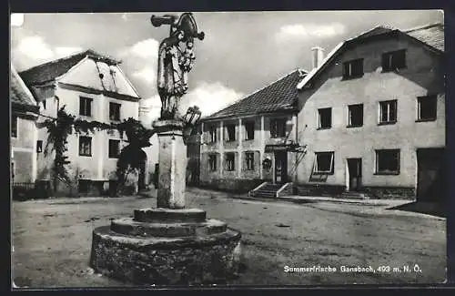 AK Gansbach /N. Ö., Strassenpartie mit Gasthaus und Denkmal