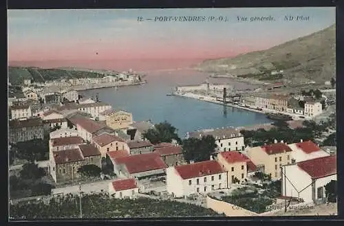 AK Port-Vendres, Vue générale du port et des collines environnantes