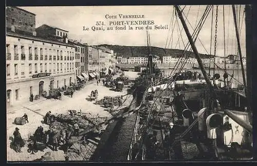 AK Port-Vendres, Le Quai, au fond la rue du Soleil