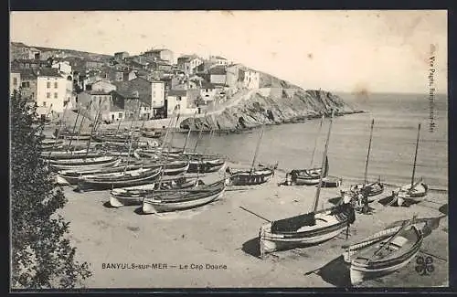 AK Banyuls-sur-Mer, Le Cap Doune avec bateaux de pêche sur la plage