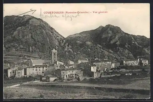 AK Coustouges, Vue générale du village et des montagnes des Pyrénées-Orientales