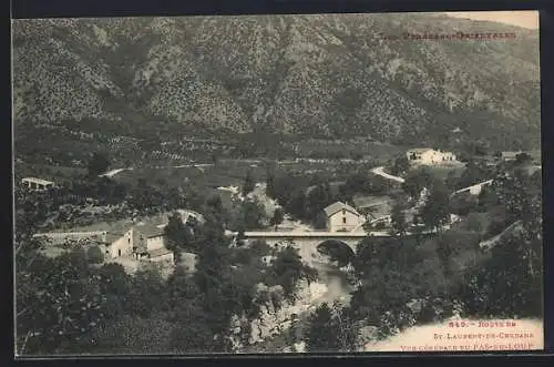 AK Saint-Laurent-de-Cerdans, Vue générale du Pas-du-Loup et des montagnes environnantes