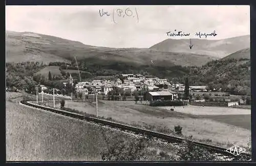 AK Ur, Vue générale du village et des collines environnantes