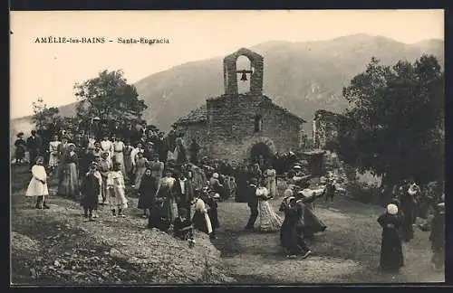 AK Amélie-les-Bains, Fête à l`église Santa-Eugracia avec foule en habits traditionnels