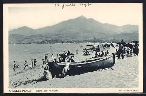 AK Argelès-Plage, Sport sur le sable avec vue sur les montagnes en arrière-plan