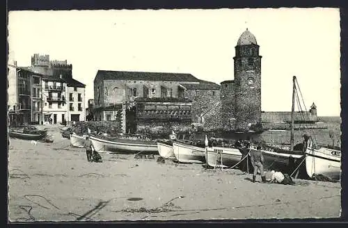 AK Collioure, L`église et les barques de pêche sur la plage