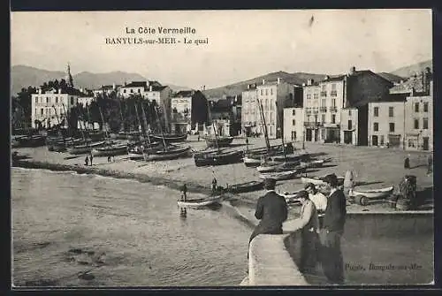 AK Banyuls-sur-Mer, Le quai avec bateaux et promeneurs sur la Côte Vermeille