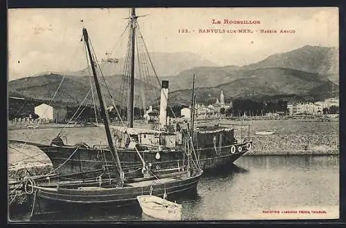 AK Banyuls-sur-Mer, Bassin Arago avec voiliers et montagnes en arrière-plan