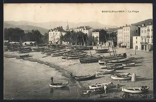 AK Banyuls-sur-Mer, La Plage avec barques sur le rivage