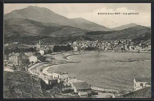 AK Banyuls-sur-Mer, Vue générale du littoral et des montagnes en arrière-plan