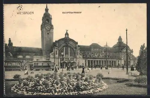 AK Wiesbaden, Bahnhof mit Strassenbahn