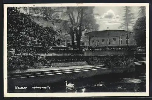 AK Weimar / Thür., Weimarhalle, vom Wasser gesehen