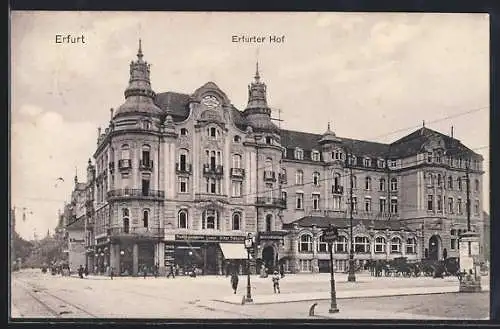 AK Erfurt, Hotel Erfurter Hof mit Strasse und Litfasssäule