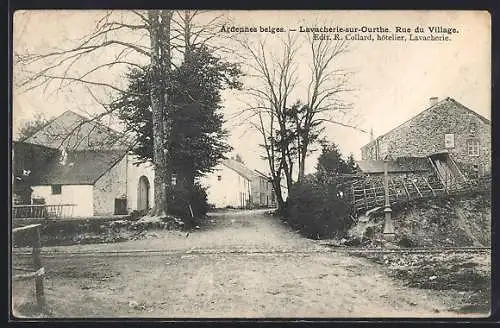 AK Lavacherie-sur-Ourthe, Ardennes belges, Rue du Village, Strassenpartie