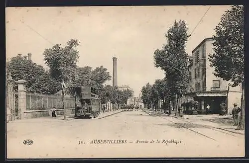 AK Aubervilliers, Avenue de la République avec tramway et bâtiments adjacents