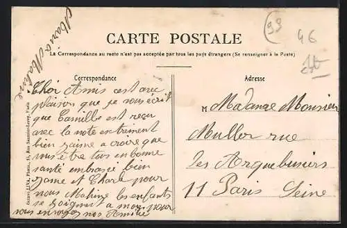 AK Île-Saint-Denis, Rue Yteclin avec passants et bâtiments anciens