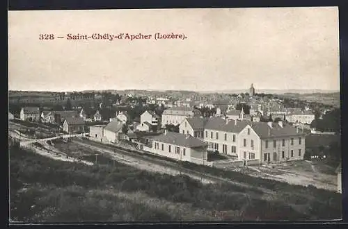 AK Saint-Chély-d`Apcher, Vue générale du village et des bâtiments environnants